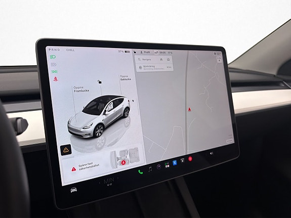 Tesla Model Y 16 of 30