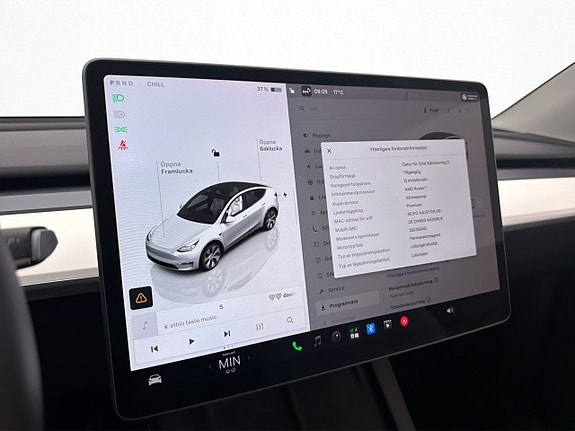 Tesla Model Y 22 of 30