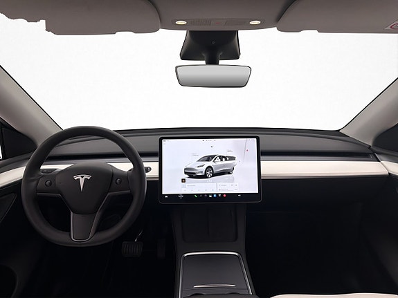 Tesla Model Y 13 of 30