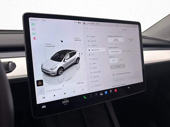 Tesla Model Y 20 of 30