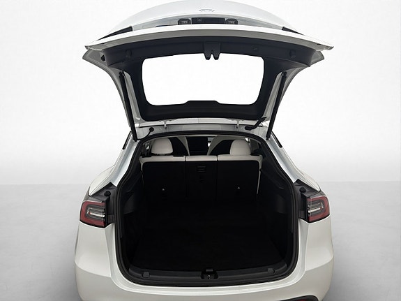 Tesla Model Y 10 of 30