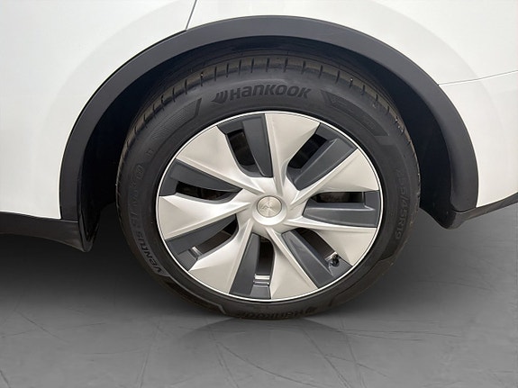 Tesla Model Y 30 of 30