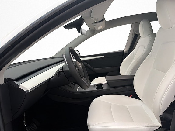 Tesla Model Y 12 of 30