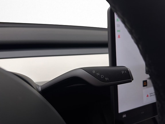 Tesla Model Y 26 of 30
