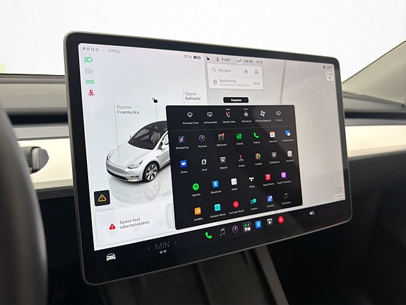 Tesla Model Y 17 of 30