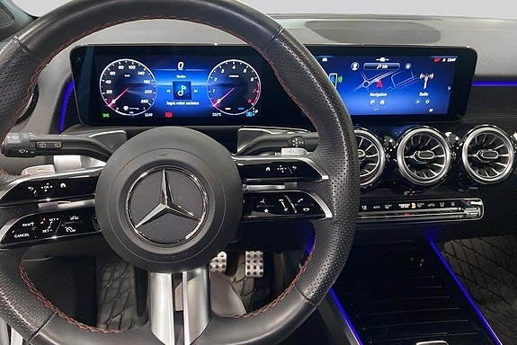 Mercedes-Benz GLB200 7 of 14
