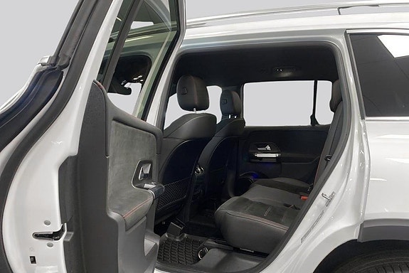 Mercedes-Benz GLB200 9 of 14