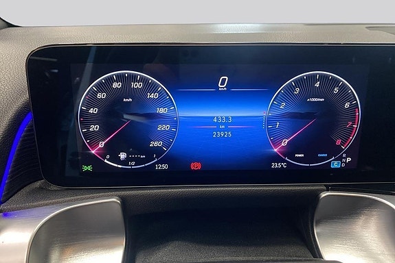 Mercedes-Benz GLB200 10 of 14