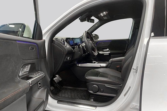 Mercedes-Benz GLB200 8 of 14