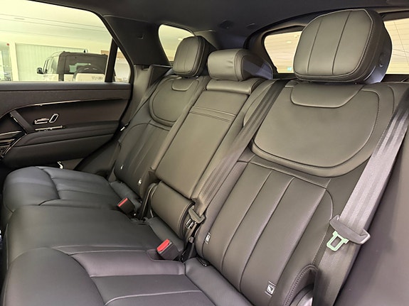Land Rover Range Rover Sport 19 of 23