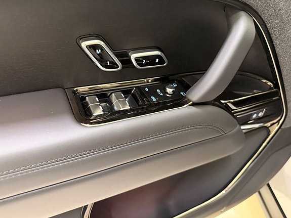 Land Rover Range Rover Sport 9 of 23