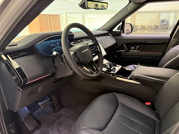 Land Rover Range Rover Sport 10 of 23