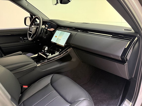Land Rover Range Rover Sport 21 of 23