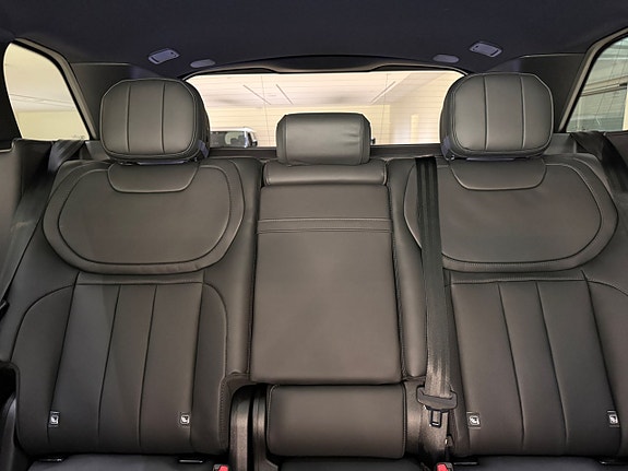 Land Rover Range Rover Sport 17 of 23