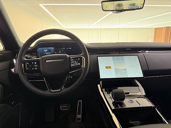 Land Rover Range Rover Sport 12 of 23