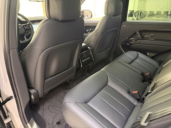 Land Rover Range Rover Sport 18 of 23