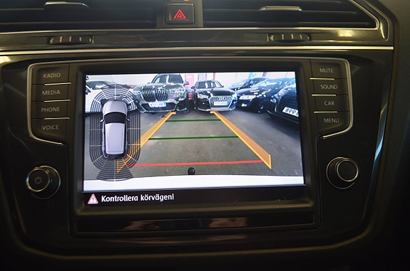 Volkswagen Tiguan 25 of 27
