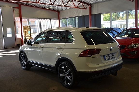 Volkswagen Tiguan 16 of 27