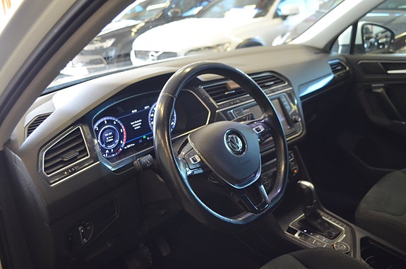 Volkswagen Tiguan 19 of 27