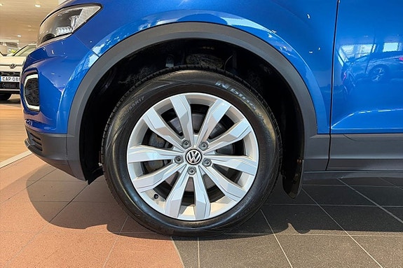 Volkswagen T-Roc 22 of 22