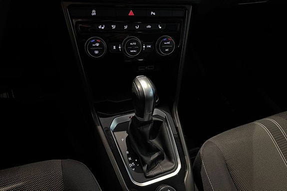 Volkswagen T-Roc 11 of 22