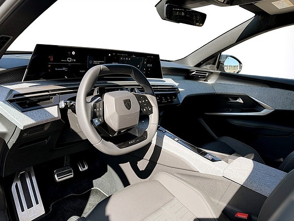 Peugeot e-5008 9 of 14