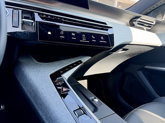 Peugeot e-5008 14 of 14
