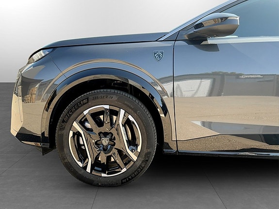 Peugeot e-5008 8 of 14