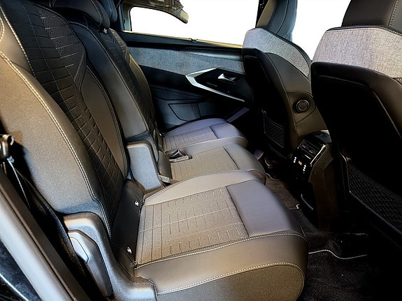 Peugeot e-5008 6 of 14