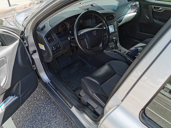 Volvo V70 8 of 19