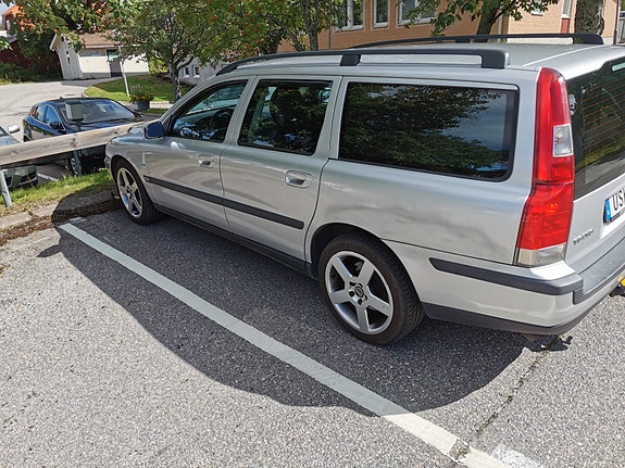 Volvo V70 3 of 19
