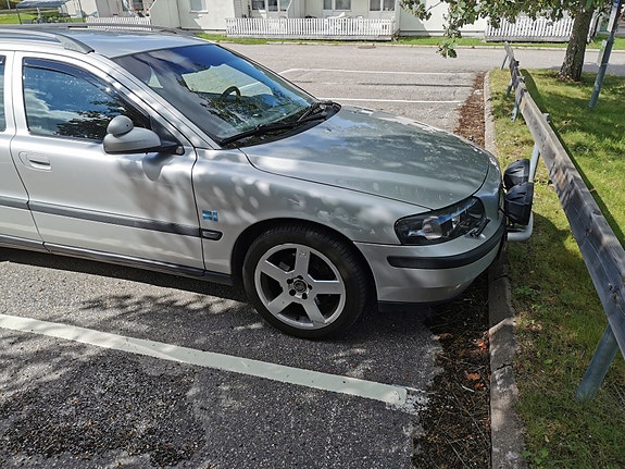 Volvo V70 2 of 19