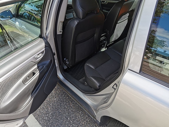 Volvo V70 7 of 19