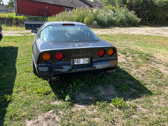 Chevrolet Corvette 4 of 6