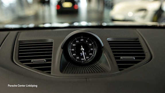 Porsche Panamera 4 16 of 24