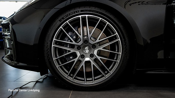 Porsche Panamera 4 9 of 24