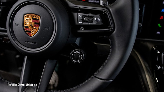 Porsche Panamera 4 17 of 24