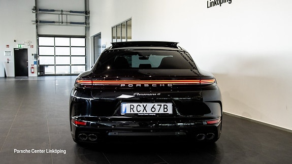 Porsche Panamera 4 6 of 24