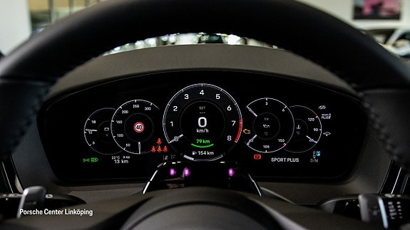 Porsche Panamera 4 13 of 24