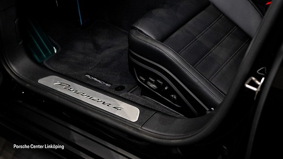 Porsche Panamera 4 19 of 24