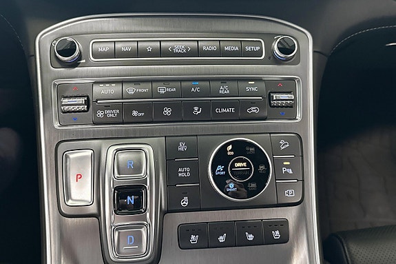 Hyundai Santa Fe 13 of 26