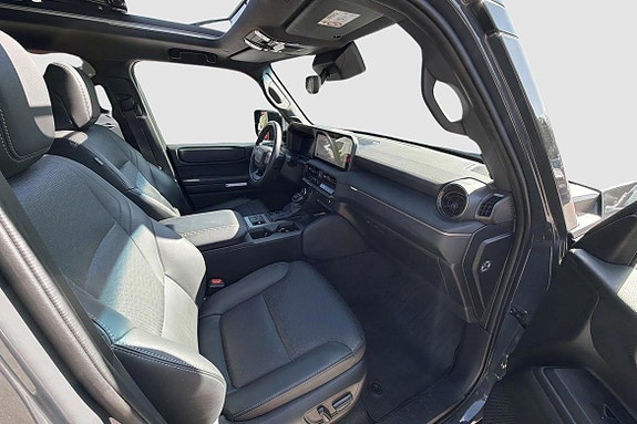 Toyota Land Cruiser 7 of 19