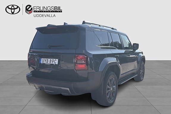 Toyota Land Cruiser 13 of 19