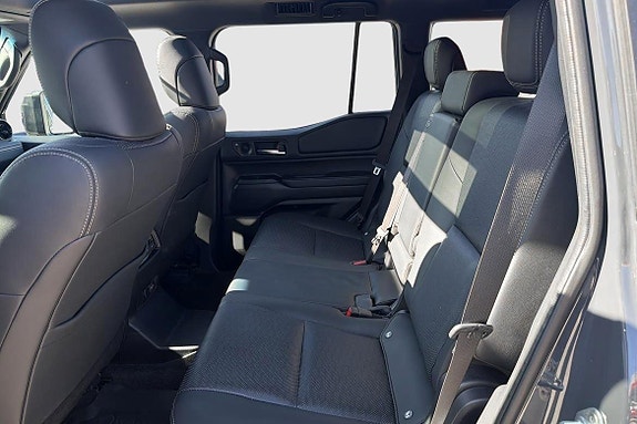 Toyota Land Cruiser 9 of 19