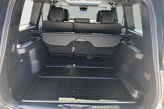 Toyota Land Cruiser 12 of 19