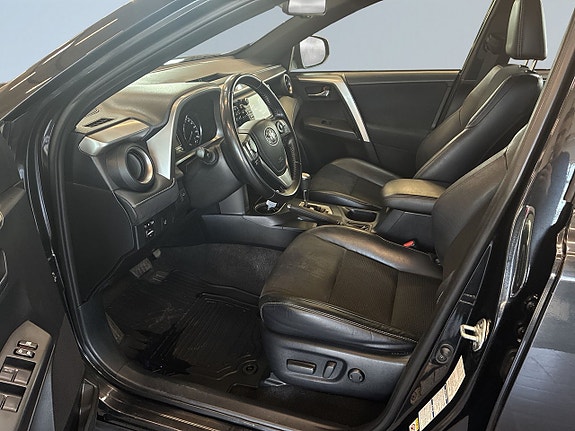 Toyota RAV4 7 of 25