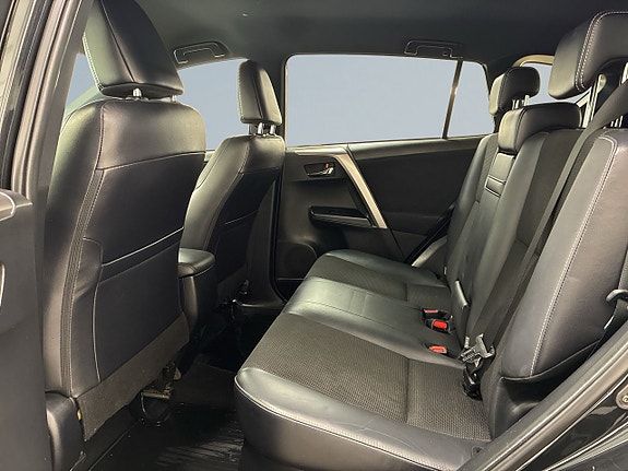 Toyota RAV4 13 of 25