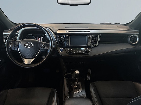 Toyota RAV4 8 of 25