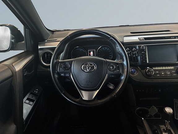 Toyota RAV4 9 of 25