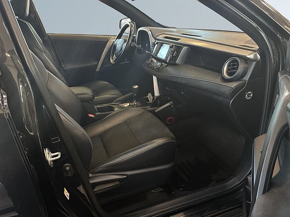 Toyota RAV4 10 of 25